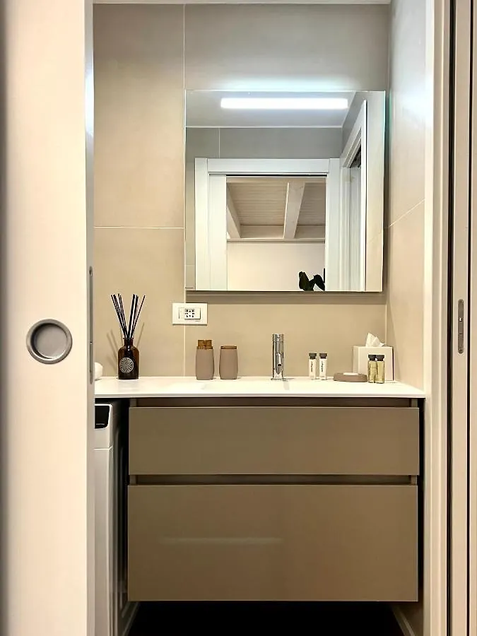 Tarra Luxury Suite Милан 0*,