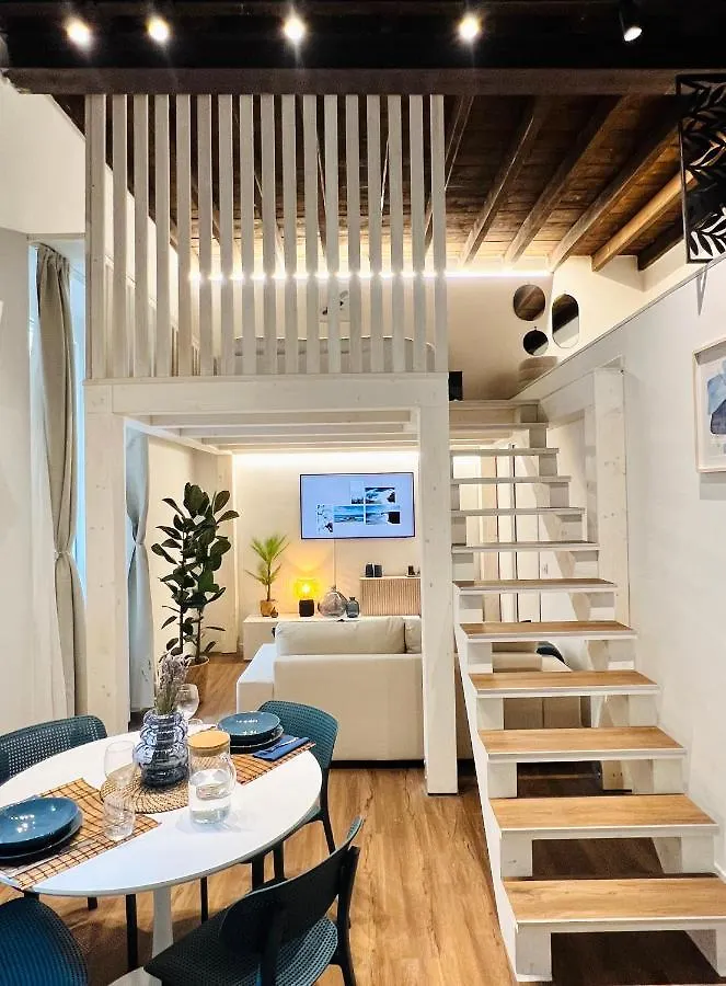 Tarra Luxury Suite Милан 0*,